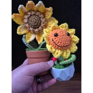 Handmade Crochet Sunflower Decor Set 2 Potted Amigurumi Flowers Pre-owned s29